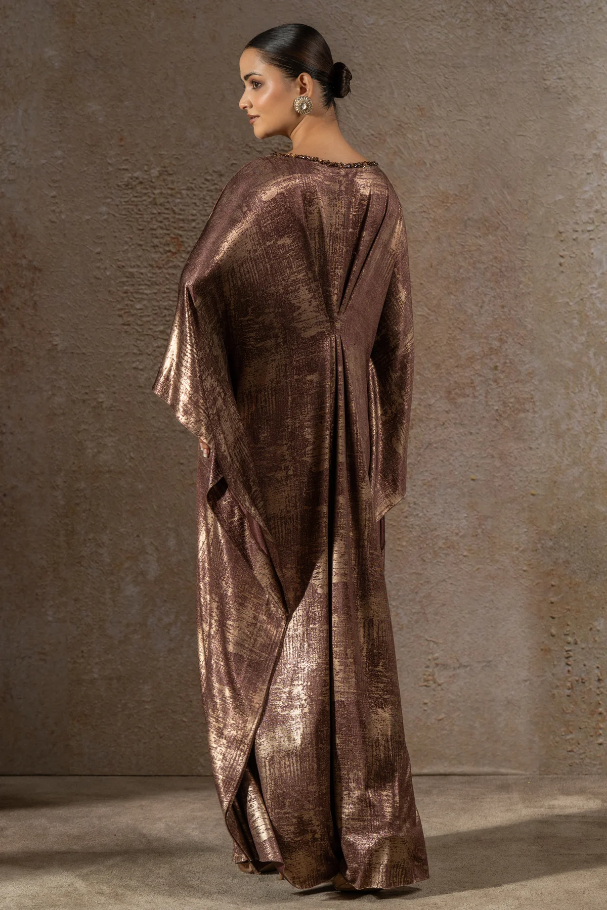 Classic draped dress with brooch - Image 4