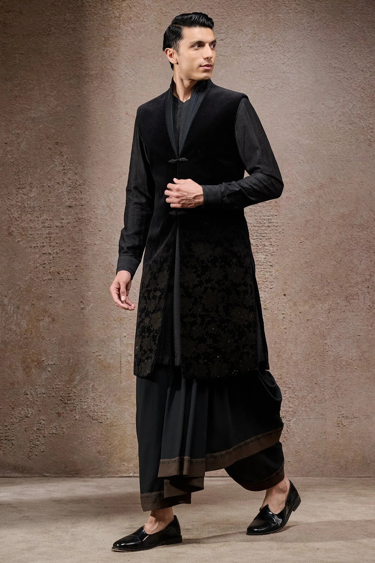 Floral Etched Sleeveless Sherwani Set - Image 2