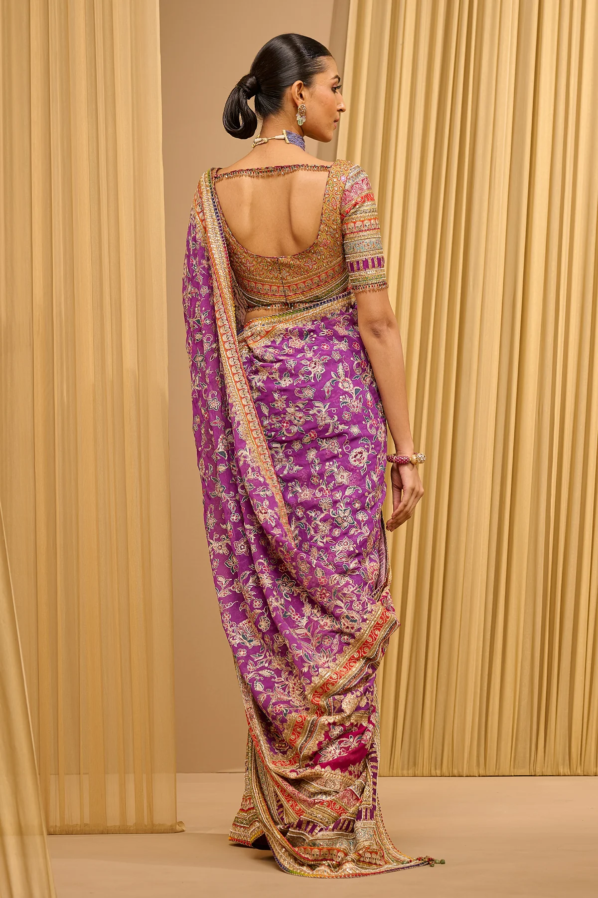 Signature Kashida Embroidered Saree - Image 5